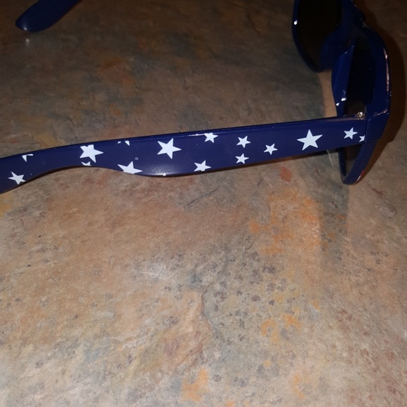 Americana Sunglasses - Picture 4 of 6